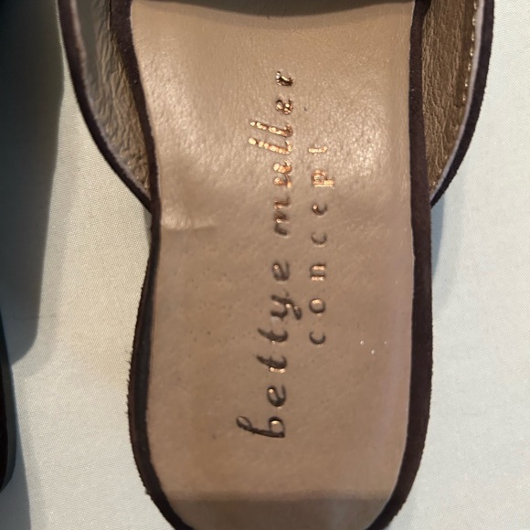 Women’s Bettye Muller Concept Beckett Mule Slip on Loafers (brown) size 6 - Picture 7 of 10